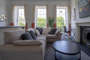 Montpellier Regency apartment balcony & parking